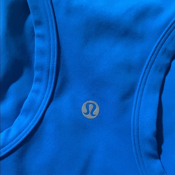 lululemon Burgundy leggings and blue lululemon top and key chain - Picture 10 of 11